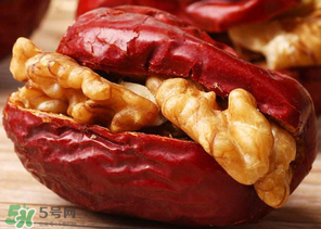 紅棗夾核桃有什么寓意？紅棗夾核桃的寓意