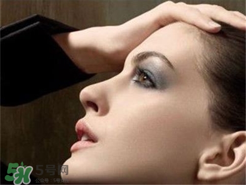 假體隆鼻多久可以化妝？假體隆鼻多久可以敷面膜？