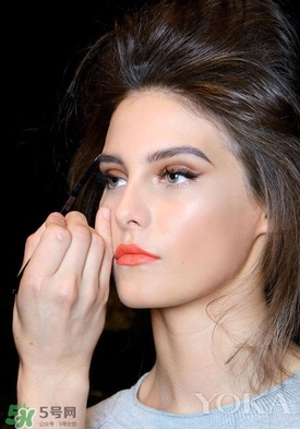 珊瑚橘色口紅適合什么膚色？珊瑚橘口紅適合黃皮嗎？