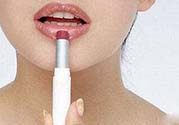 口紅過(guò)敏是怎樣的？口紅過(guò)敏怎么辦？