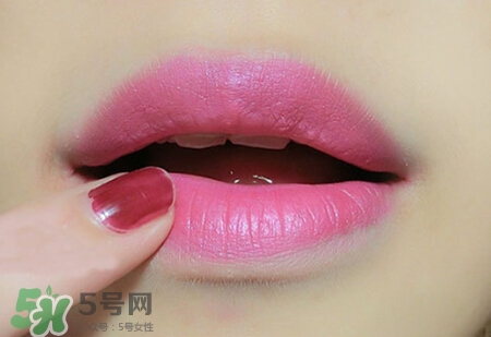 啞光和霧面哪個好？啞光口紅和霧面口紅區(qū)別