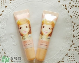 愛麗小屋唇部磨砂膏怎么樣？愛麗小屋唇部磨砂膏和悅詩風(fēng)吟哪個(gè)好？