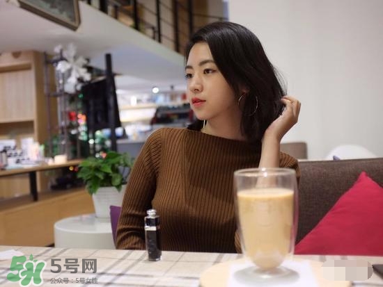 啞光和水潤(rùn)哪個(gè)好？啞光口紅和水潤(rùn)口紅區(qū)別