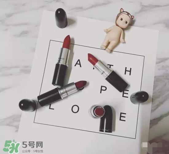 啞光和水潤(rùn)哪個(gè)好？啞光口紅和水潤(rùn)口紅區(qū)別