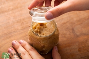 唇部磨砂膏多久用一次？唇部磨砂膏可以天天用嗎？