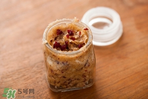 唇部磨砂膏多久用一次？唇部磨砂膏可以天天用嗎？