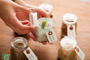 唇部磨砂膏多久用一次？唇部磨砂膏可以天天用嗎？