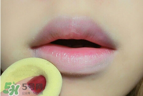 啞光和霧面哪個好？啞光口紅和霧面口紅區(qū)別