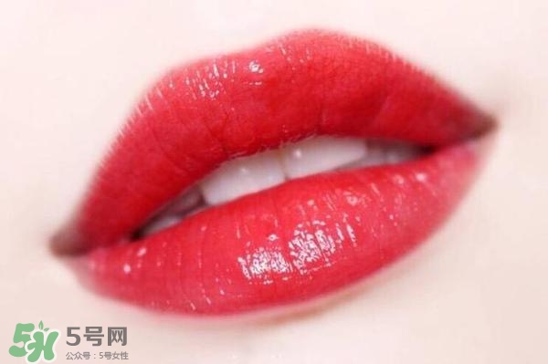 ysl鏡面唇釉和黑管唇釉哪個(gè)好？ysl鏡面唇釉和黑管唇釉區(qū)別