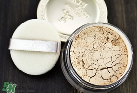 長痘痘可以涂散粉嗎？痘痘肌可以用散粉嗎？