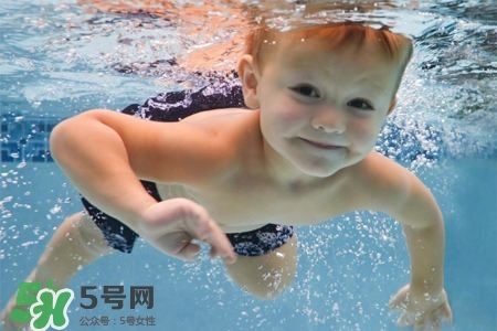 嬰兒游泳多久一次合適 嬰兒游泳多久一次好 嬰兒游泳多久一次合適 嬰兒游泳多久一次好