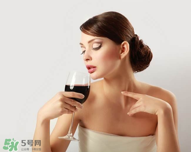 核桃酒的做法 核桃酒的功效與作用 核桃酒的做法 核桃酒的功效與作用