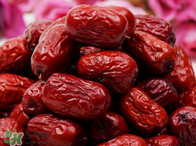 紅棗外面白色的是什么？紅棗上面有一層白的是什么東西？