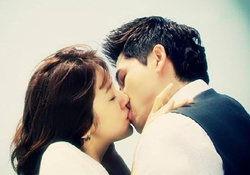 接吻時女生的生理反應(yīng)是什么？怎么接吻教程