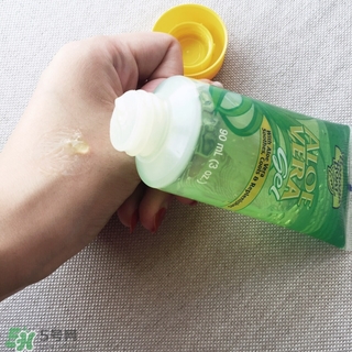 香蕉船曬后修復(fù)多少錢?香蕉船曬后修復(fù)專柜價格 香蕉船曬后修復(fù)多少錢?香蕉船曬后修復(fù)專柜價格