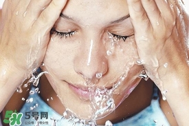 卸妝水和卸妝油的區(qū)別？卸妝水和卸妝油有什么不一樣？