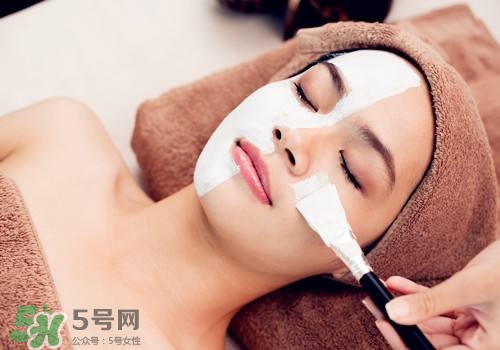 卸妝水和卸妝油的區(qū)別？卸妝水和卸妝油有什么不一樣？