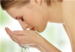 卸妝水和卸妝油的區(qū)別？卸妝水和卸妝油有什么不一樣？