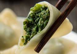 薺菜包餃子必須焯水嗎？薺菜包餃子要焯水嗎？