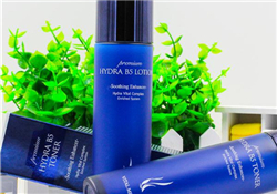 ahc水乳和蘭芝水乳哪個好？ahc水乳和蘭芝水乳哪個好用？