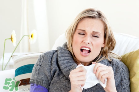 打噴嚏是風寒還是風熱？風熱感冒會打噴嚏嗎？