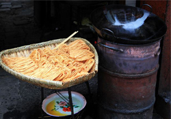 馓子里為什么要放明礬？馓子里有明礬嗎？