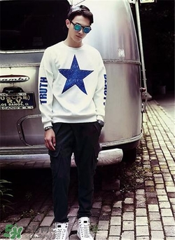 男士衛(wèi)衣里面穿什么？男士衛(wèi)衣怎么搭配好看？