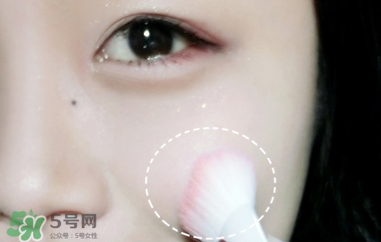 粉色桃花妝畫(huà)法步驟 桃花妝畫(huà)法步驟