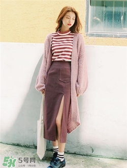 針織衫里面穿什么？針織外套里面穿什么？