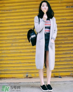 針織衫里面穿什么？針織外套里面穿什么？