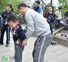 清明節(jié)穿什么衣服？清明節(jié)是適合穿什么衣服？