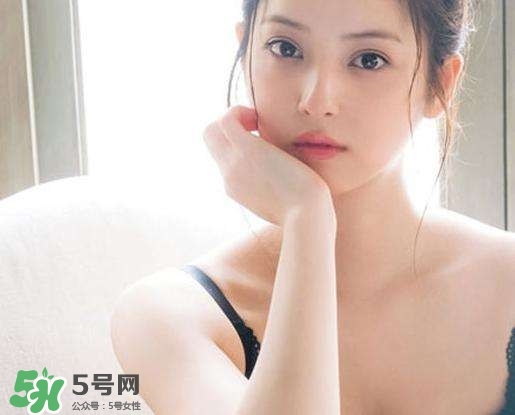 乳暈有小疙瘩是怎么回事？乳暈什么顏色正常