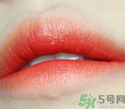 咬唇妝用什么口紅好？咬唇妝適合哪種嘴唇？