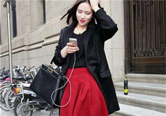 紅色衣服顯黑嗎？紅色衣服會(huì)不會(huì)顯黑？