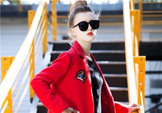 紅色衣服配什么顏色褲子？紅色衣服配什么褲子好看？