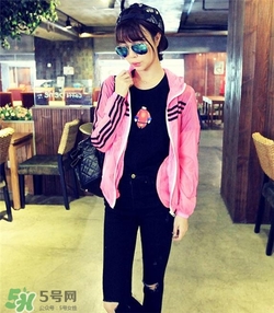 熒光色衣服怎么搭配？熒光色衣服怎么搭配好看？