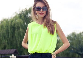 熒光色衣服怎么搭配？熒光色衣服怎么搭配好看？