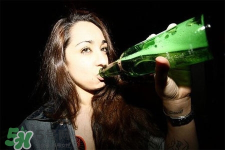 風(fēng)濕可以喝酒嗎？類風(fēng)濕能喝白酒嗎？