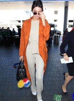 橙色衣服搭配什么顏色褲子？橙色衣服配什么褲子好看？