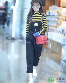 背帶褲搭配什么上衣？背帶褲搭配什么上衣好看？