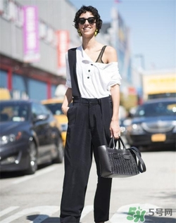 背帶褲搭配什么上衣？背帶褲搭配什么上衣好看？