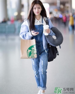 背帶褲搭配什么外套？背帶褲搭配什么外套好看？