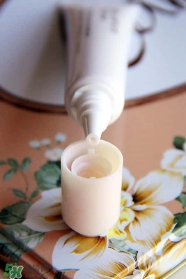 植村秀眼線筆怎么轉(zhuǎn)？植村秀如膠似漆眼線筆轉(zhuǎn)不出來(lái)