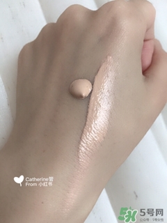 植村秀小燈泡584和784哪個(gè)白？植村秀小燈泡584和784對(duì)比