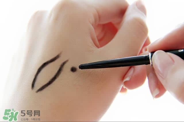 植村秀眼線筆怎么轉(zhuǎn)？植村秀如膠似漆眼線筆轉(zhuǎn)不出來(lái)