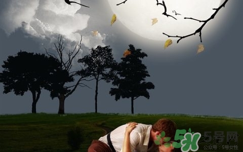 第一次如何舌吻？舌吻的技巧和方法