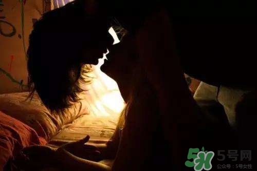 第一次如何舌吻？舌吻的技巧和方法