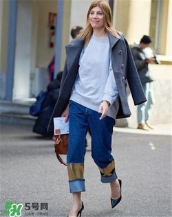 翻邊牛仔褲配什么鞋子？翻邊牛仔褲怎么搭配好看？