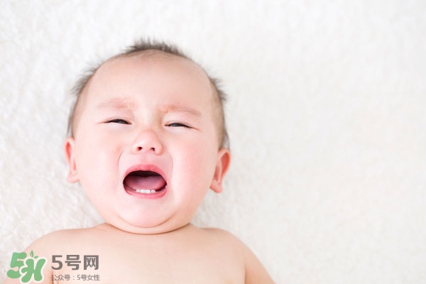 寶寶半夜哭怎么辦 寶寶半夜哭鬧的原因 寶寶半夜哭怎么辦 寶寶半夜哭鬧的原因