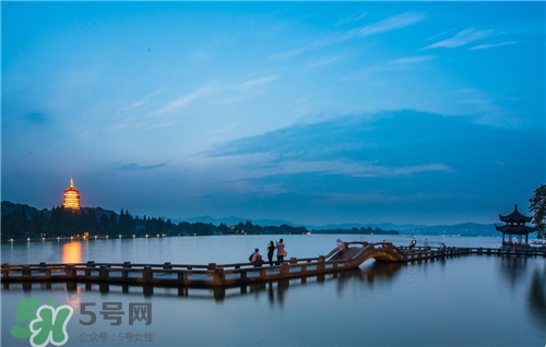 4月份去杭州穿什么？四月份去杭州穿什么衣服？